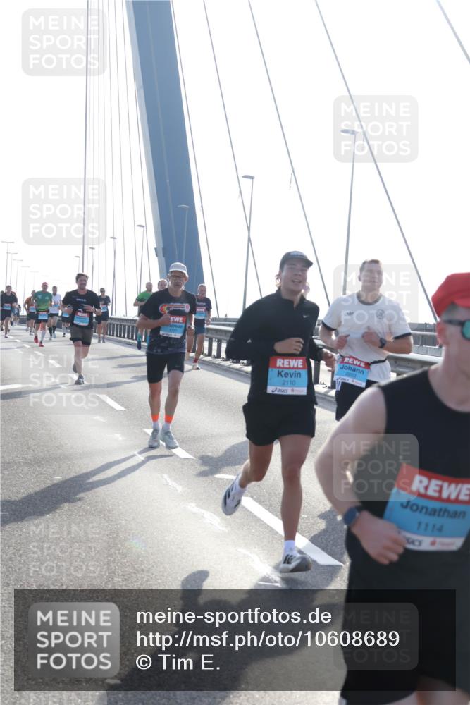 03.10.2026 - Köhlbrandbrückenlauf Tim E. http://msf.ph/oto/10608689 03.10.2026 09:22:00 Position 1 2110, 2203, 1114 meine-sportfotos.de