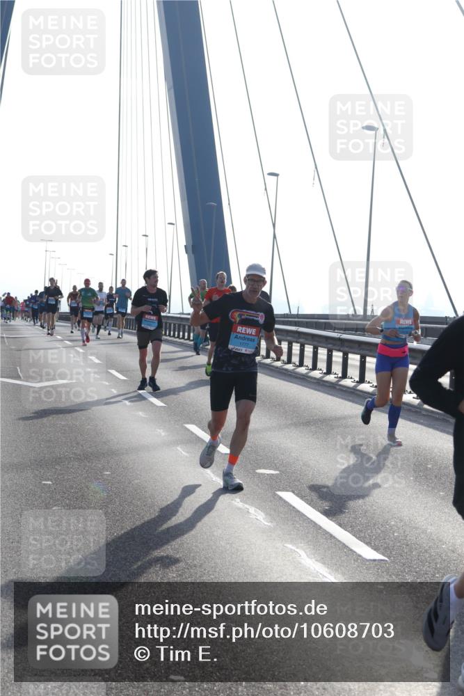 03.10.2026 - Köhlbrandbrückenlauf Tim E. http://msf.ph/oto/10608703 03.10.2026 09:22:01 Position 1 1777 meine-sportfotos.de