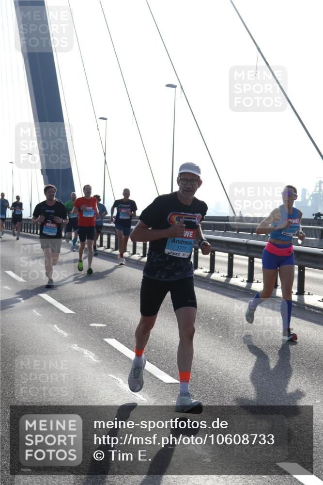03.10.2026 - Köhlbrandbrückenlauf Tim E. http://msf.ph/oto/10608733 03.10.2026 09:22:02 Position 1 1777 meine-sportfotos.de