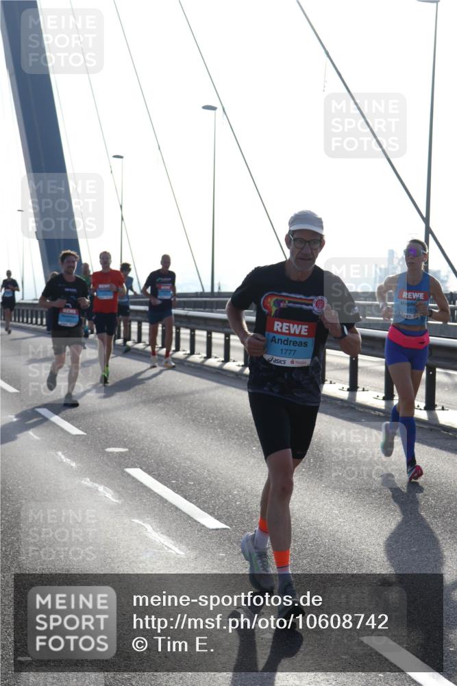 03.10.2026 - Köhlbrandbrückenlauf Tim E. http://msf.ph/oto/10608742 03.10.2026 09:22:02 Position 1 1777 meine-sportfotos.de