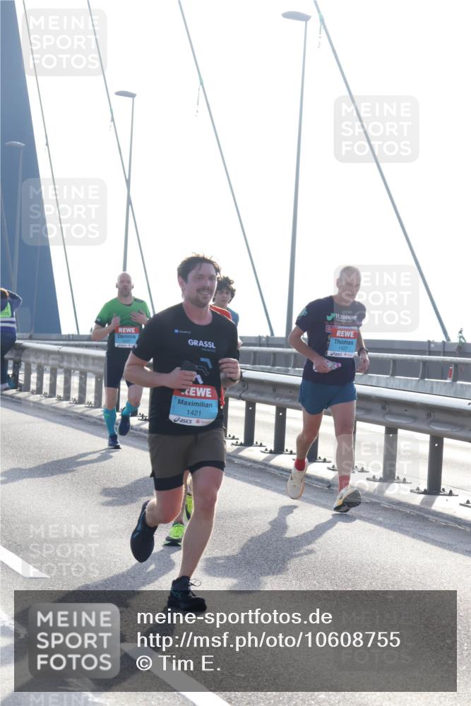 03.10.2026 - Köhlbrandbrückenlauf Tim E. http://msf.ph/oto/10608755 03.10.2026 09:22:04 Position 1 1427, 1421 meine-sportfotos.de