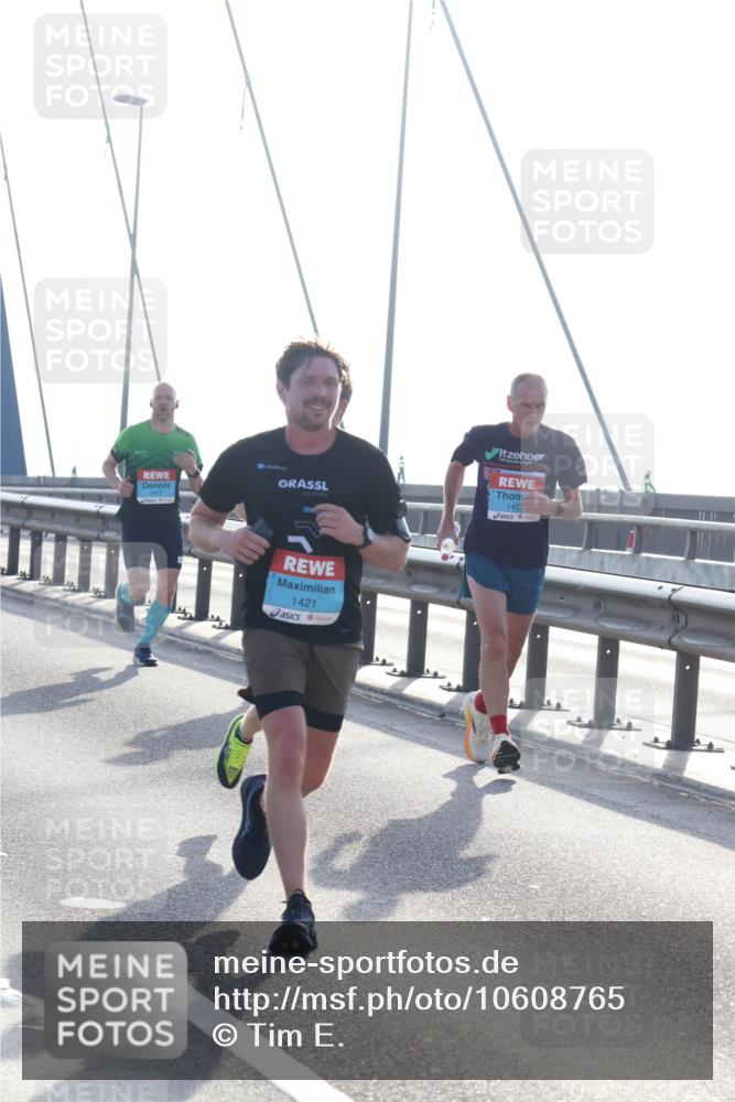 03.10.2026 - Köhlbrandbrückenlauf Tim E. http://msf.ph/oto/10608765 03.10.2026 09:22:04 Position 1 1427, 1421 meine-sportfotos.de