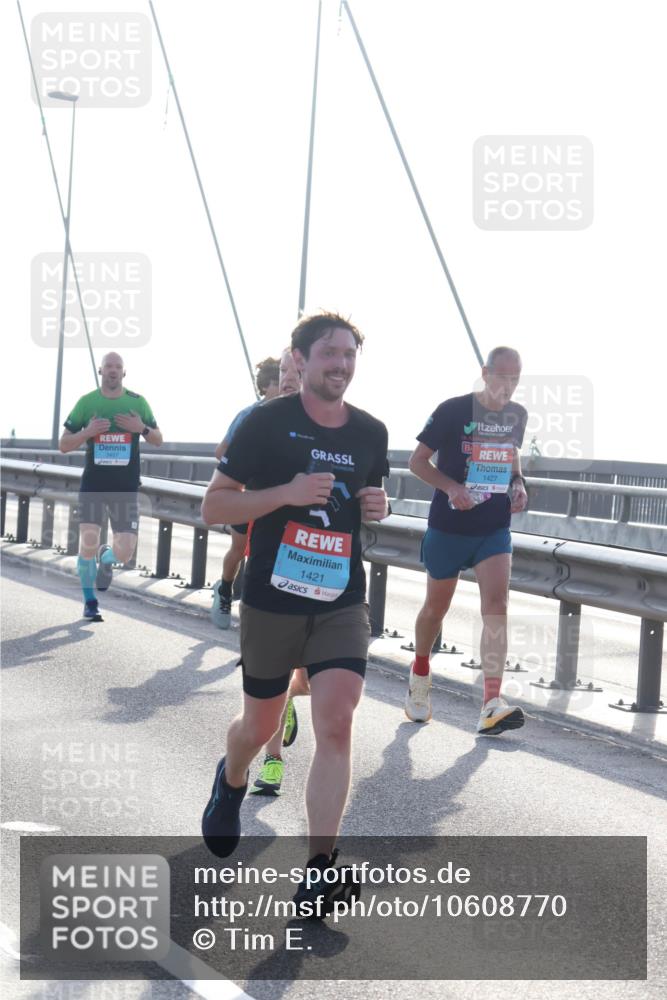 03.10.2026 - Köhlbrandbrückenlauf Tim E. http://msf.ph/oto/10608770 03.10.2026 09:22:05 Position 1 1427, 1421 meine-sportfotos.de
