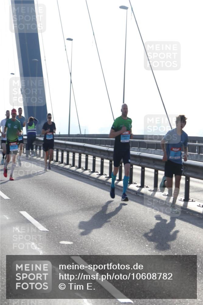 03.10.2026 - Köhlbrandbrückenlauf Tim E. http://msf.ph/oto/10608782 03.10.2026 09:22:06 Position 1  meine-sportfotos.de