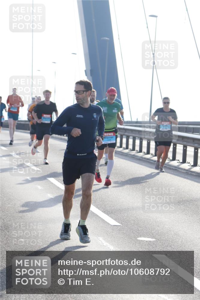 03.10.2026 - Köhlbrandbrückenlauf Tim E. http://msf.ph/oto/10608792 03.10.2026 09:22:08 Position 1  meine-sportfotos.de