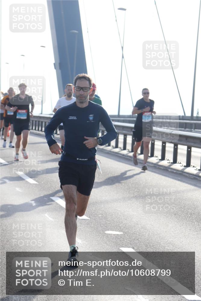 03.10.2026 - Köhlbrandbrückenlauf Tim E. http://msf.ph/oto/10608799 03.10.2026 09:22:09 Position 1  meine-sportfotos.de