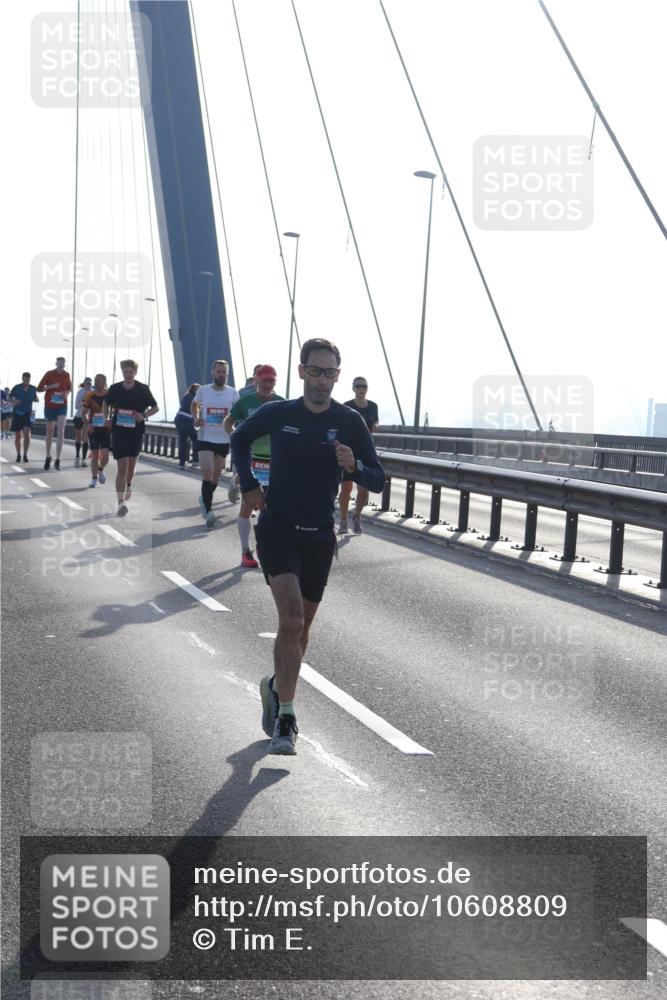 03.10.2026 - Köhlbrandbrückenlauf Tim E. http://msf.ph/oto/10608809 03.10.2026 09:22:09 Position 1  meine-sportfotos.de
