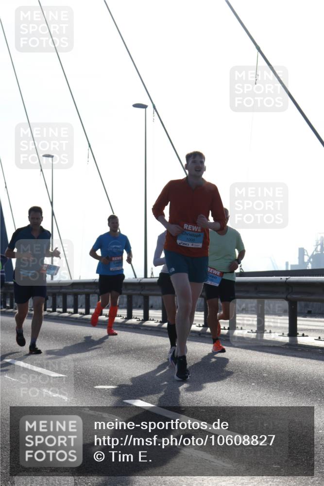 03.10.2026 - Köhlbrandbrückenlauf Tim E. http://msf.ph/oto/10608827 03.10.2026 09:22:17 Position 1 1008 meine-sportfotos.de