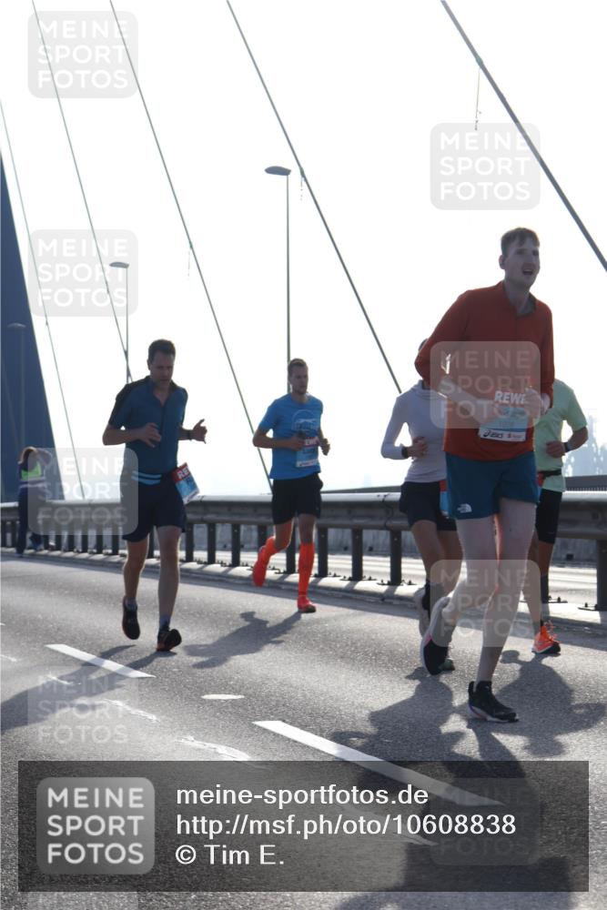 03.10.2026 - Köhlbrandbrückenlauf Tim E. http://msf.ph/oto/10608838 03.10.2026 09:22:18 Position 1 1008 meine-sportfotos.de