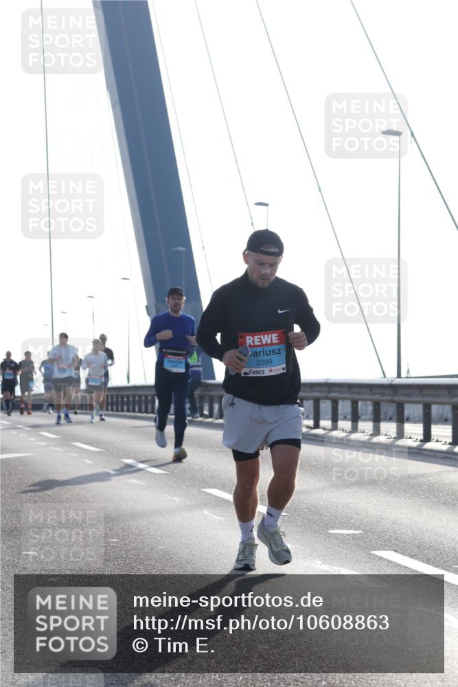 03.10.2026 - Köhlbrandbrückenlauf Tim E. http://msf.ph/oto/10608863 03.10.2026 09:22:20 Position 1 2099 meine-sportfotos.de