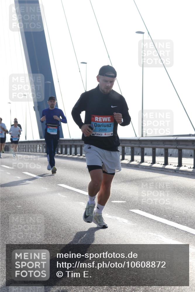 03.10.2026 - Köhlbrandbrückenlauf Tim E. http://msf.ph/oto/10608872 03.10.2026 09:22:20 Position 1 2099 meine-sportfotos.de