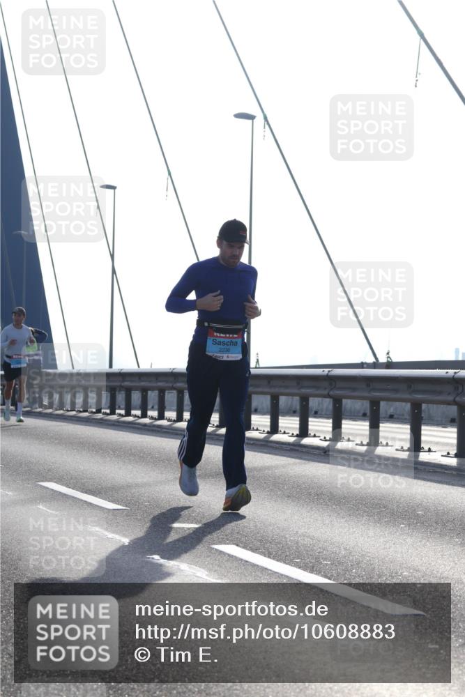 03.10.2026 - Köhlbrandbrückenlauf Tim E. http://msf.ph/oto/10608883 03.10.2026 09:22:23 Position 1 2238 meine-sportfotos.de