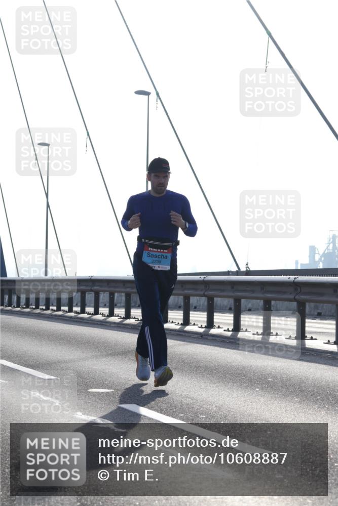 03.10.2026 - Köhlbrandbrückenlauf Tim E. http://msf.ph/oto/10608887 03.10.2026 09:22:23 Position 1 2238 meine-sportfotos.de