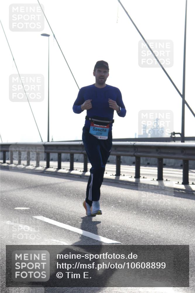 03.10.2026 - Köhlbrandbrückenlauf Tim E. http://msf.ph/oto/10608899 03.10.2026 09:22:24 Position 1 2238 meine-sportfotos.de