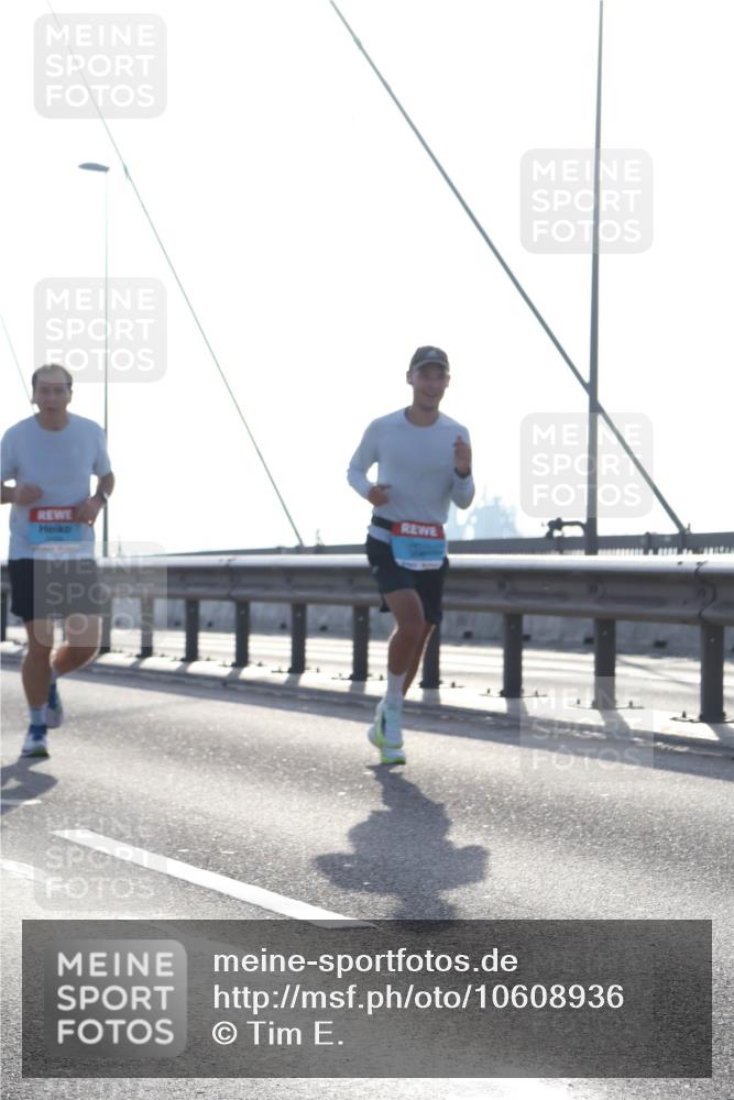 03.10.2026 - Köhlbrandbrückenlauf Tim E. http://msf.ph/oto/10608936 03.10.2026 09:22:28 Position 1  meine-sportfotos.de