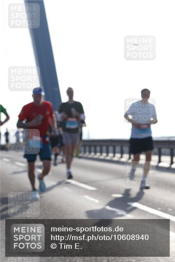 03.10.2026 - Köhlbrandbrückenlauf Tim E. http://msf.ph/oto/10608940 03.10.2026 09:22:29 Position 1  meine-sportfotos.de