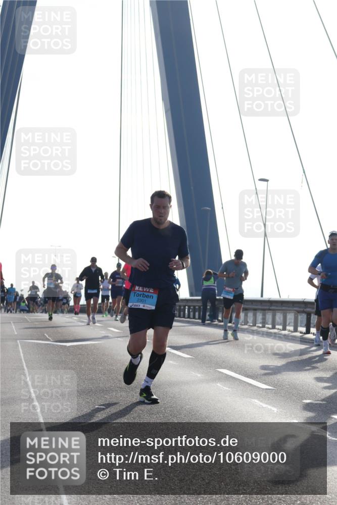 03.10.2026 - Köhlbrandbrückenlauf Tim E. http://msf.ph/oto/10609000 03.10.2026 09:22:33 Position 1 2301 meine-sportfotos.de