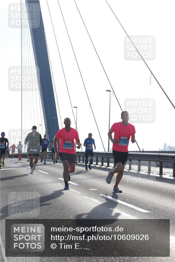 03.10.2026 - Köhlbrandbrückenlauf Tim E. http://msf.ph/oto/10609026 03.10.2026 09:22:38 Position 1 2275, 1941 meine-sportfotos.de