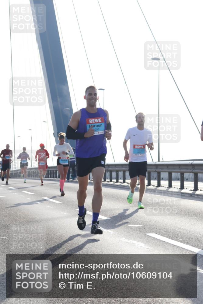 03.10.2026 - Köhlbrandbrückenlauf Tim E. http://msf.ph/oto/10609104 03.10.2026 09:22:45 Position 1 2258 meine-sportfotos.de