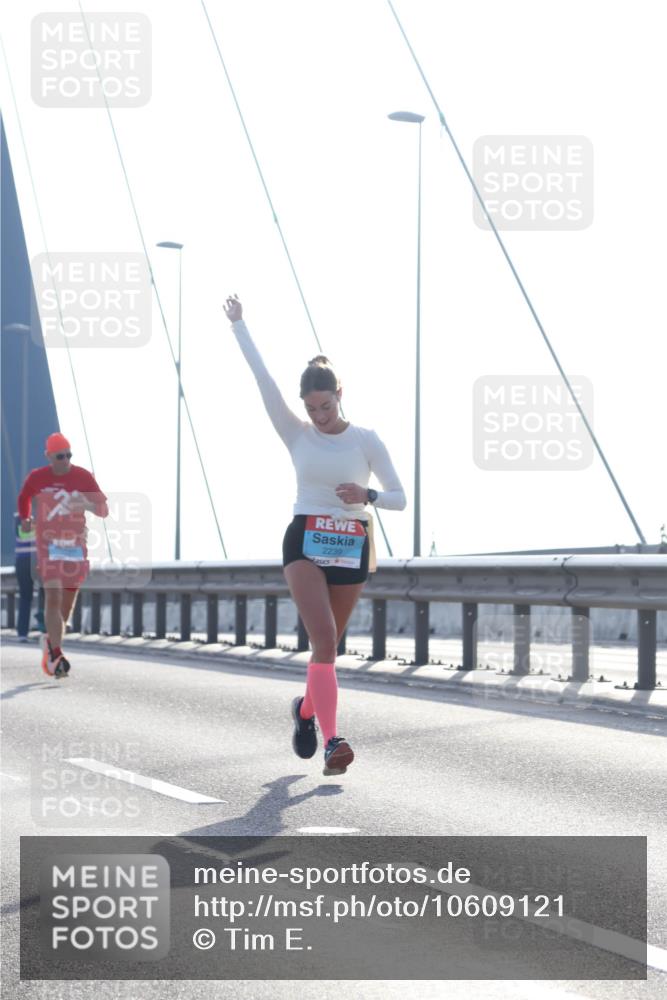 03.10.2026 - Köhlbrandbrückenlauf Tim E. http://msf.ph/oto/10609121 03.10.2026 09:22:48 Position 1 2239 meine-sportfotos.de