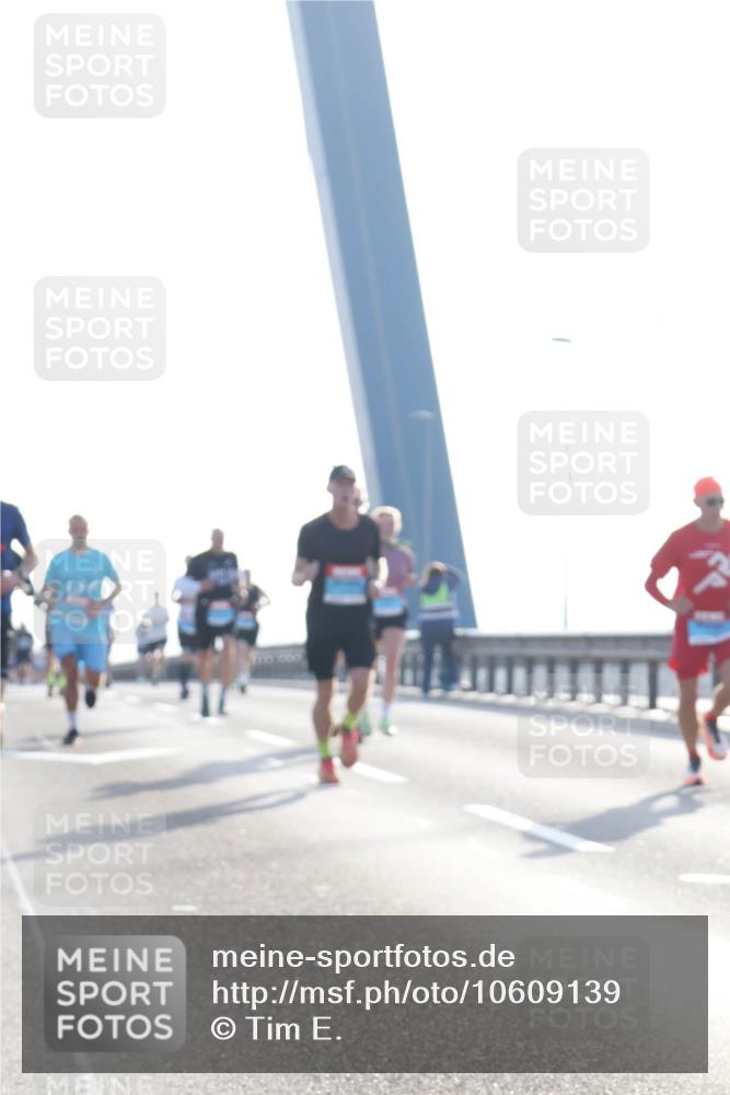 03.10.2026 - Köhlbrandbrückenlauf Tim E. http://msf.ph/oto/10609139 03.10.2026 09:22:50 Position 1  meine-sportfotos.de