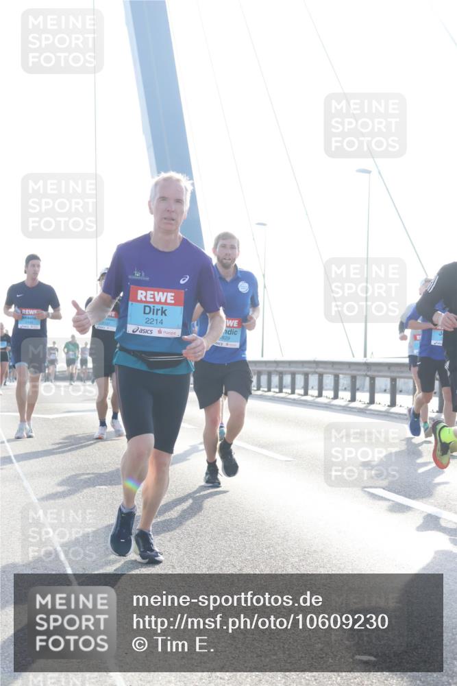 03.10.2026 - Köhlbrandbrückenlauf Tim E. http://msf.ph/oto/10609230 03.10.2026 09:23:02 Position 1 2137, 2214, 829 meine-sportfotos.de