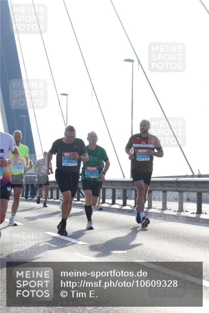 03.10.2026 - Köhlbrandbrückenlauf Tim E. http://msf.ph/oto/10609328 03.10.2026 09:23:13 Position 1 2312, 2344, 1054, 1532 meine-sportfotos.de