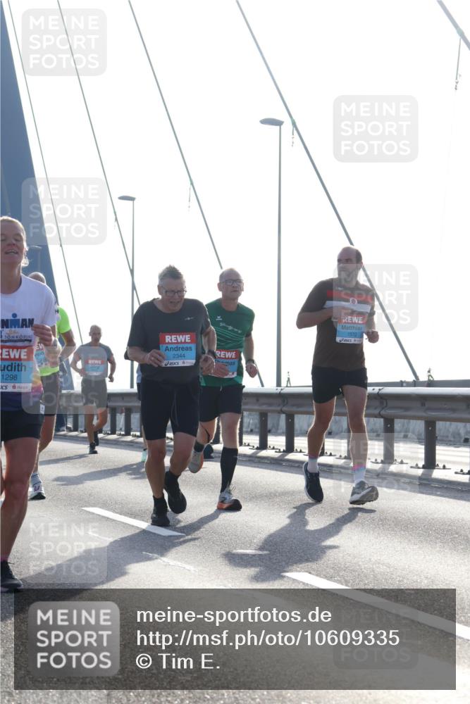 03.10.2026 - Köhlbrandbrückenlauf Tim E. http://msf.ph/oto/10609335 03.10.2026 09:23:14 Position 1 1298, 2344, 1532 meine-sportfotos.de