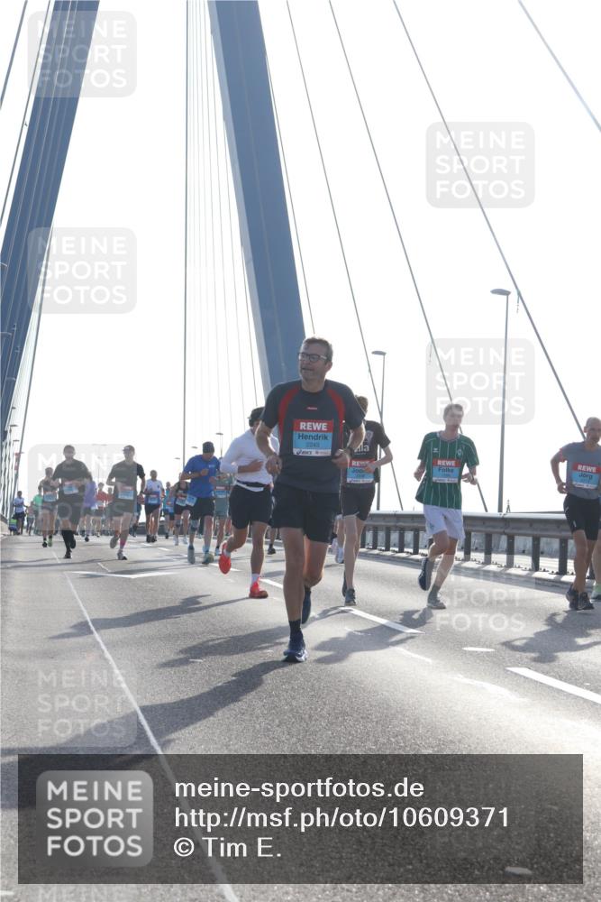 03.10.2026 - Köhlbrandbrückenlauf Tim E. http://msf.ph/oto/10609371 03.10.2026 09:23:18 Position 1 2243 meine-sportfotos.de