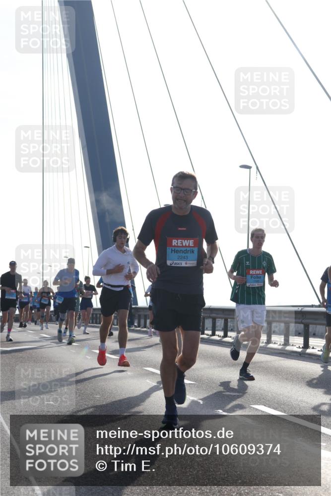 03.10.2026 - Köhlbrandbrückenlauf Tim E. http://msf.ph/oto/10609374 03.10.2026 09:23:19 Position 1 2243 meine-sportfotos.de