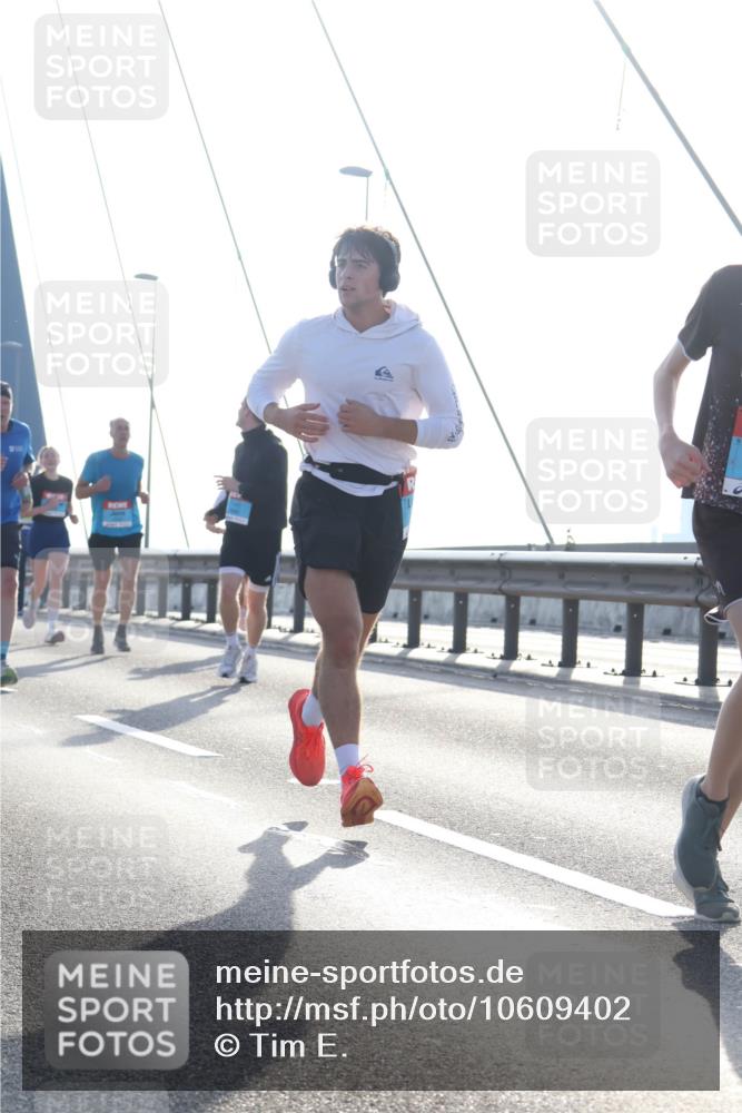03.10.2026 - Köhlbrandbrückenlauf Tim E. http://msf.ph/oto/10609402 03.10.2026 09:23:21 Position 1  meine-sportfotos.de