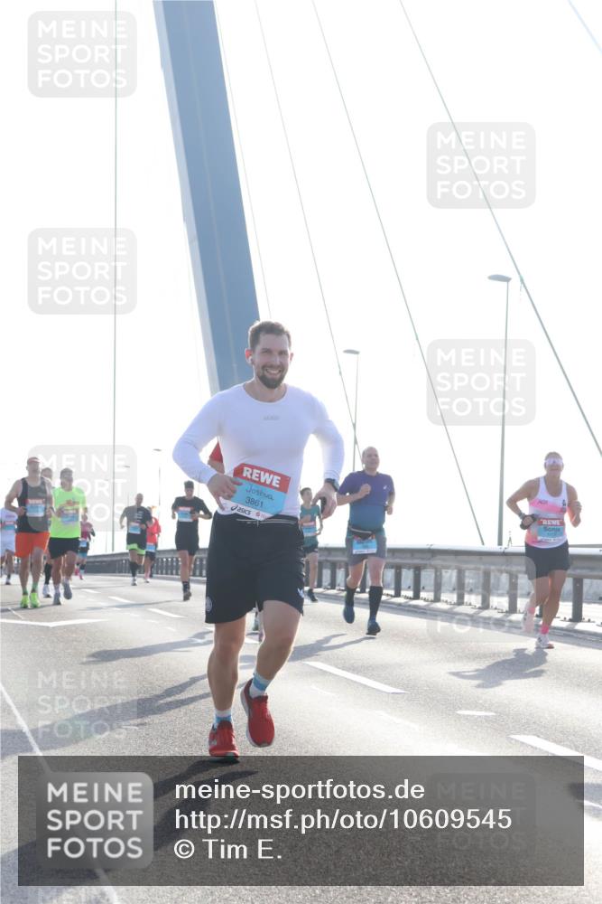 03.10.2026 - Köhlbrandbrückenlauf Tim E. http://msf.ph/oto/10609545 03.10.2026 09:23:33 Position 1 3861 meine-sportfotos.de