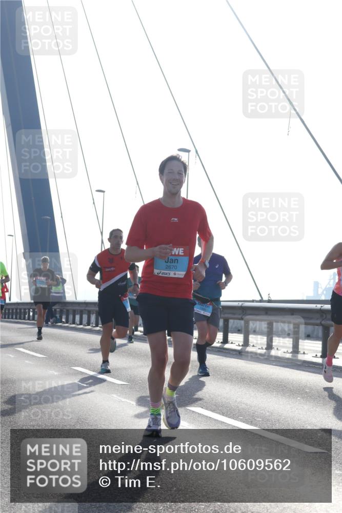 03.10.2026 - Köhlbrandbrückenlauf Tim E. http://msf.ph/oto/10609562 03.10.2026 09:23:35 Position 1 2670 meine-sportfotos.de