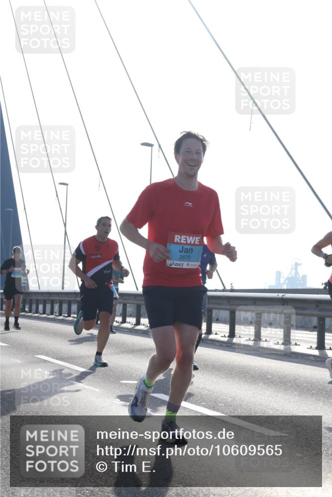 03.10.2026 - Köhlbrandbrückenlauf Tim E. http://msf.ph/oto/10609565 03.10.2026 09:23:36 Position 1 2670 meine-sportfotos.de