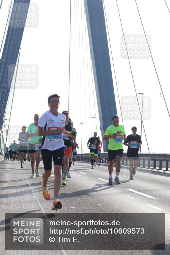 03.10.2026 - Köhlbrandbrückenlauf Tim E. http://msf.ph/oto/10609573 03.10.2026 09:23:37 Position 1 2394 meine-sportfotos.de