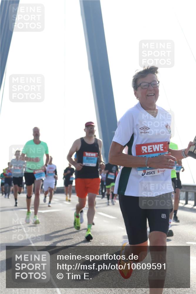 03.10.2026 - Köhlbrandbrückenlauf Tim E. http://msf.ph/oto/10609591 03.10.2026 09:23:39 Position 1  meine-sportfotos.de