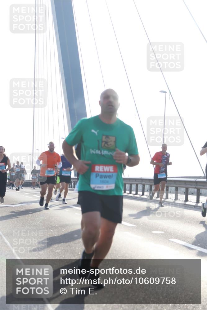 03.10.2026 - Köhlbrandbrückenlauf Tim E. http://msf.ph/oto/10609758 03.10.2026 09:23:54 Position 1 1604 meine-sportfotos.de