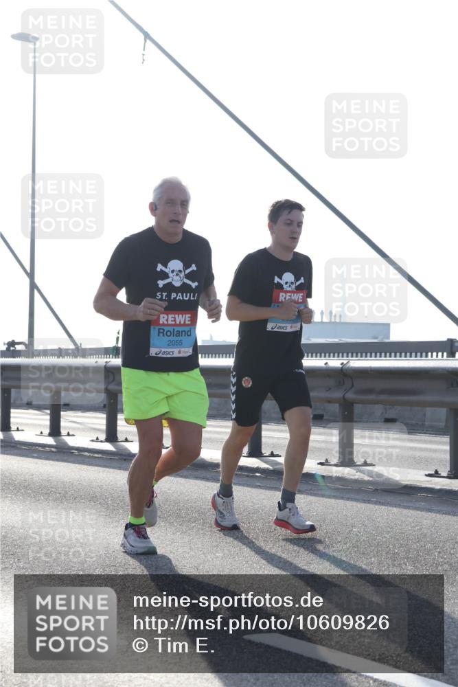 03.10.2026 - Köhlbrandbrückenlauf Tim E. http://msf.ph/oto/10609826 03.10.2026 09:24:02 Position 1 2055 meine-sportfotos.de