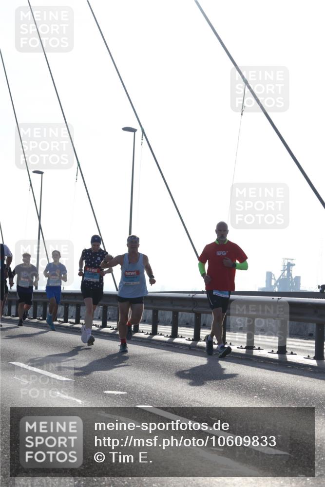 03.10.2026 - Köhlbrandbrückenlauf Tim E. http://msf.ph/oto/10609833 03.10.2026 09:24:03 Position 1  meine-sportfotos.de