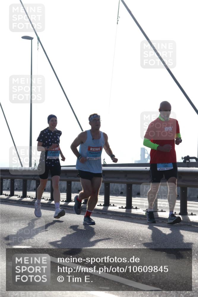 03.10.2026 - Köhlbrandbrückenlauf Tim E. http://msf.ph/oto/10609845 03.10.2026 09:24:04 Position 1 4134, 1226, 1989 meine-sportfotos.de