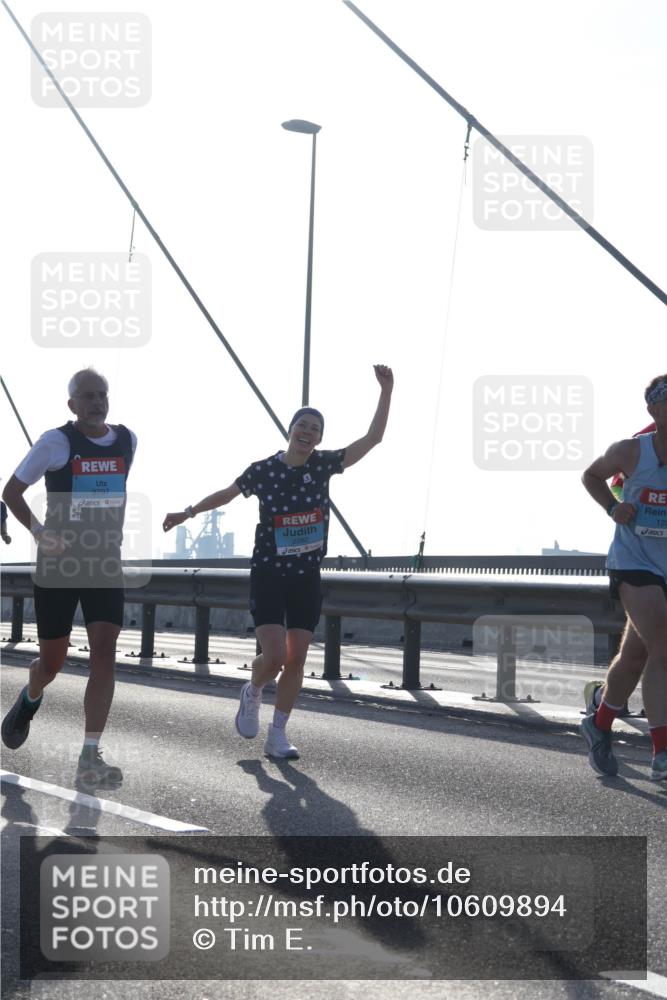 03.10.2026 - Köhlbrandbrückenlauf Tim E. http://msf.ph/oto/10609894 03.10.2026 09:24:06 Position 1 3797, 2262, 122 meine-sportfotos.de