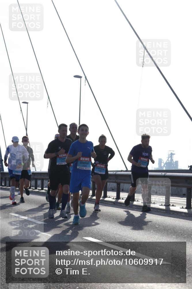 03.10.2026 - Köhlbrandbrückenlauf Tim E. http://msf.ph/oto/10609917 03.10.2026 09:24:08 Position 1 2213, 1229, 2018 meine-sportfotos.de