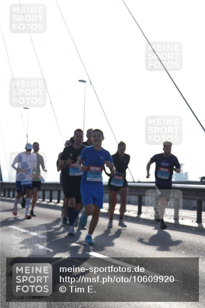 03.10.2026 - Köhlbrandbrückenlauf Tim E. http://msf.ph/oto/10609920 03.10.2026 09:24:08 Position 1  meine-sportfotos.de