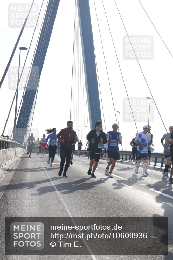 03.10.2026 - Köhlbrandbrückenlauf Tim E. http://msf.ph/oto/10609936 03.10.2026 09:24:10 Position 1  meine-sportfotos.de