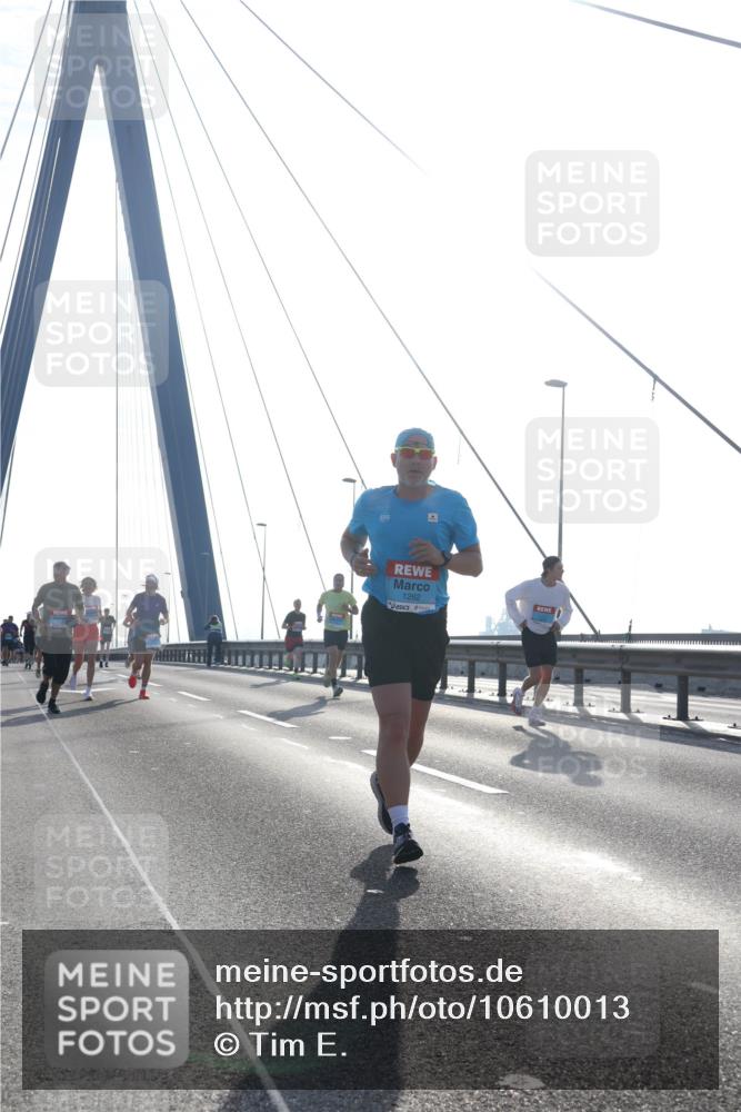 03.10.2026 - Köhlbrandbrückenlauf Tim E. http://msf.ph/oto/10610013 03.10.2026 09:24:15 Position 1 1262 meine-sportfotos.de