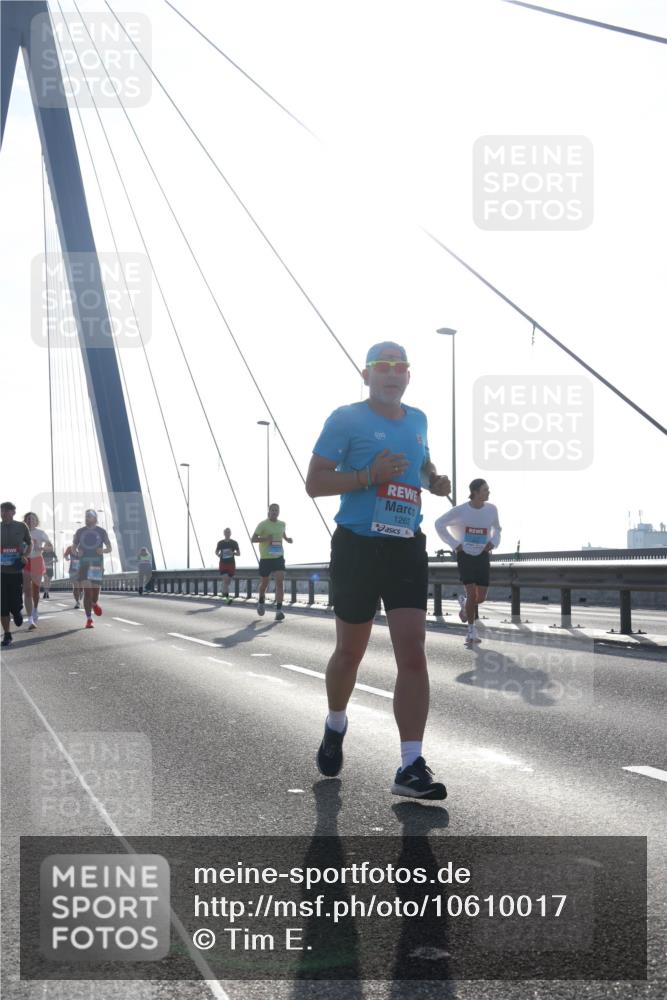 03.10.2026 - Köhlbrandbrückenlauf Tim E. http://msf.ph/oto/10610017 03.10.2026 09:24:15 Position 1 1262 meine-sportfotos.de