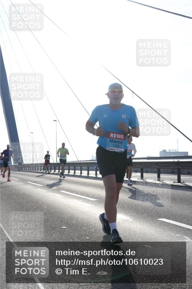 03.10.2026 - Köhlbrandbrückenlauf Tim E. http://msf.ph/oto/10610023 03.10.2026 09:24:16 Position 1 1262 meine-sportfotos.de
