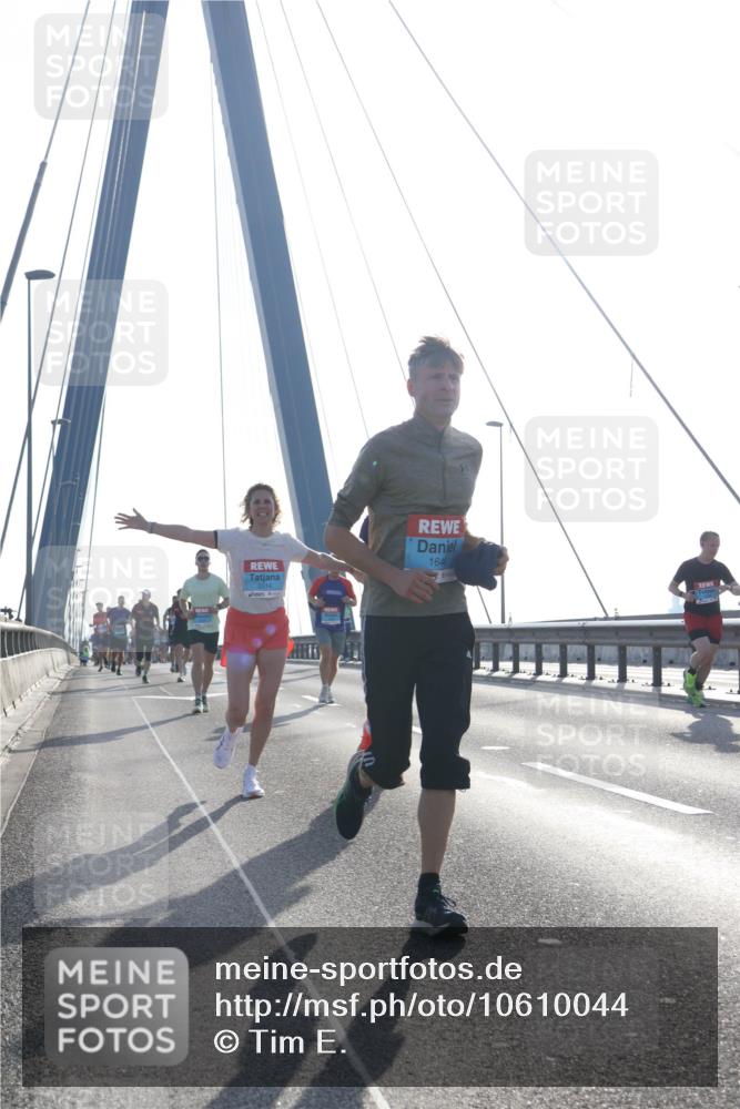 03.10.2026 - Köhlbrandbrückenlauf Tim E. http://msf.ph/oto/10610044 03.10.2026 09:24:19 Position 1 1646 meine-sportfotos.de