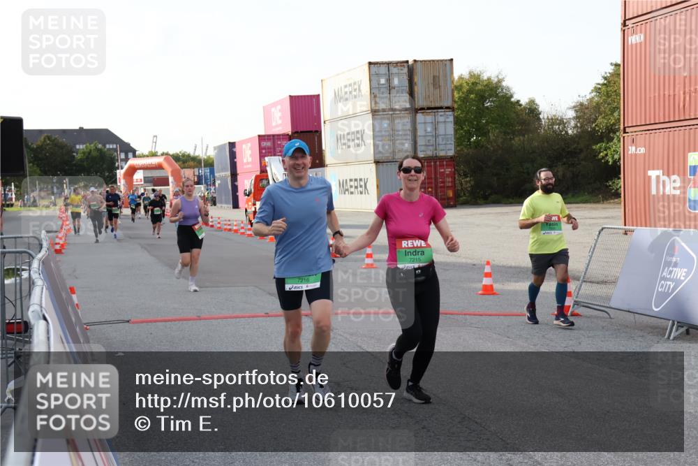 03.10.2026 - Köhlbrandbrückenlauf Tim E. http://msf.ph/oto/10610057 03.10.2026 16:16:16 Ziel 7006, 7007, 7215, 7216, 7691, 8006, 8285, 8539, 8733, 9167 meine-sportfotos.de