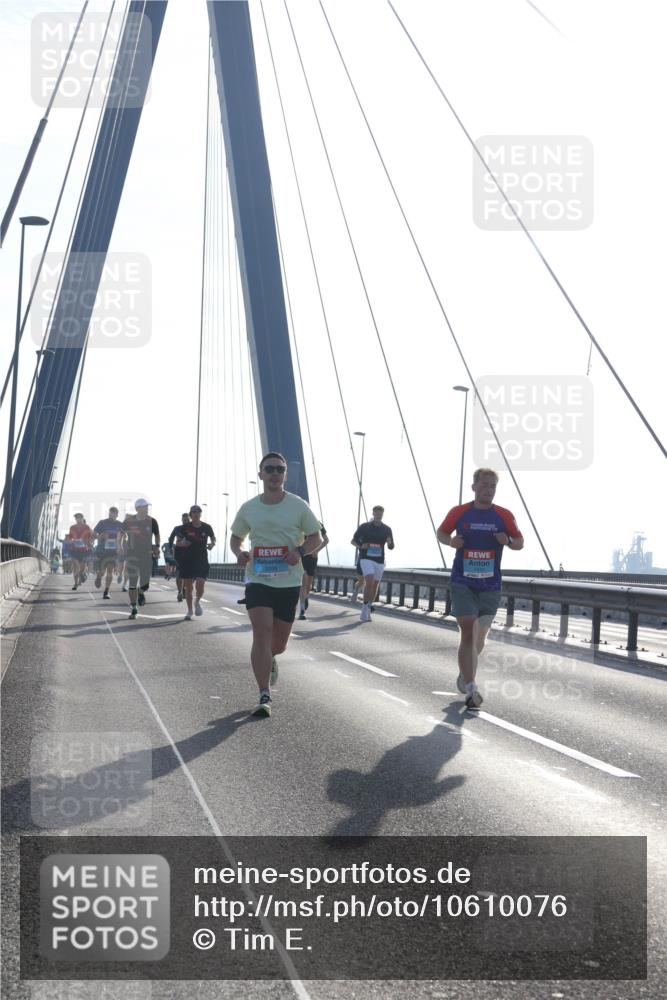 03.10.2026 - Köhlbrandbrückenlauf Tim E. http://msf.ph/oto/10610076 03.10.2026 09:24:22 Position 1  meine-sportfotos.de